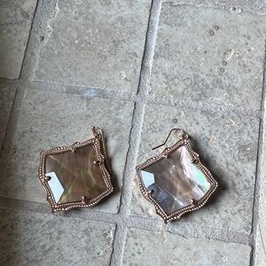 Kendra Scott rose gold Kirsten earring 
Dichroic glass